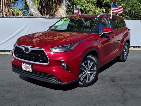 Used 2023 Toyota Highlander XLE FWD image 25