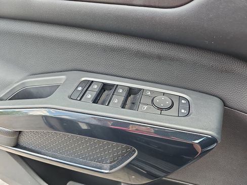 Used 2024 Nissan Pathfinder SV FWD image 29