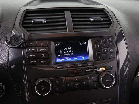 Used 2018 Ford Explorer XLT w/ Class II Trailer Tow Package AWD/4WD image 34