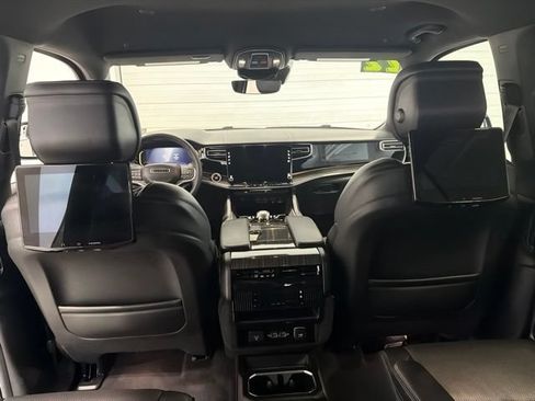 Used 2022 Jeep Wagoneer Series III AWD/4WD image 29