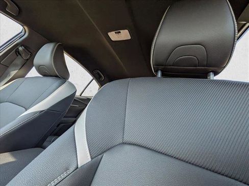 Used 2025 Toyota Camry SE image 14