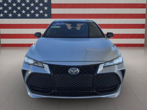 Used 2019 Toyota Avalon XSE image 2