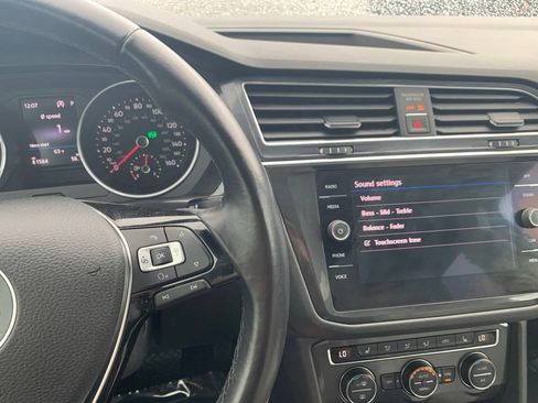 Used 2018 Volkswagen Tiguan SE w/ Panoramic Sunroof Package AWD/4WD image 8