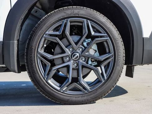 Used 2025 Nissan Kicks SR image 11