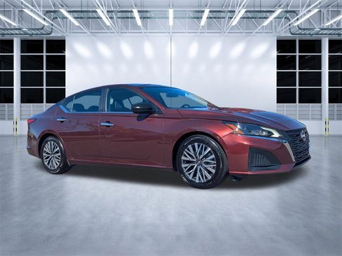 Used 2024 Nissan Altima 2.5 SV image 1