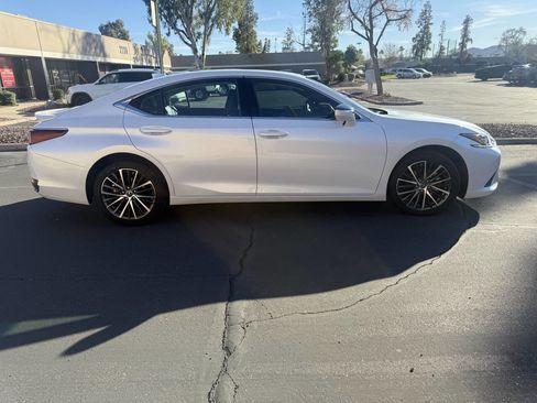 Used 2024 Lexus ES 300h w/ Premium Package image 5