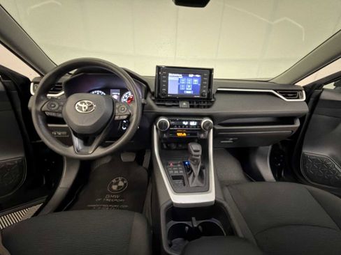 Used 2022 Toyota RAV4 LE AWD/4WD image 13