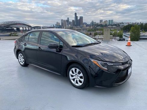 Used 2024 Toyota Corolla LE FWD image 1