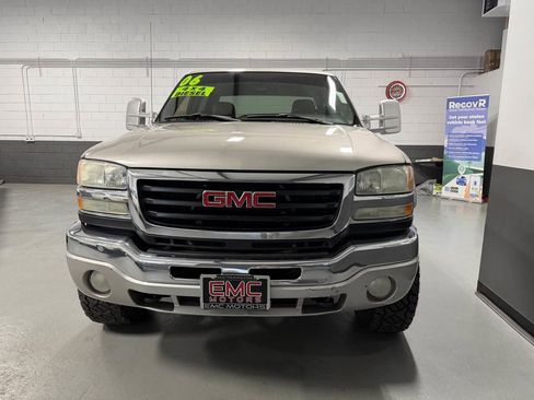 Used 2006 GMC Sierra 2500 SLT w/ Heavy-Duty Power Package AWD/4WD image 11