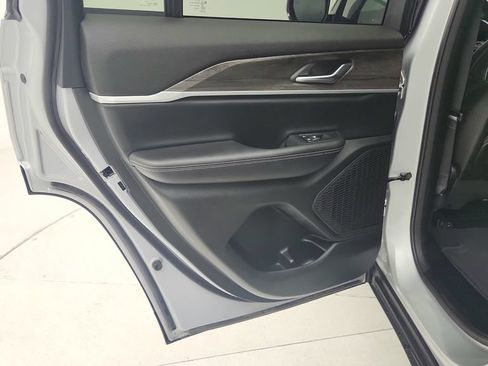 Used 2025 Jeep Grand Cherokee Limited w/ Black Appearance Package RWD image 26