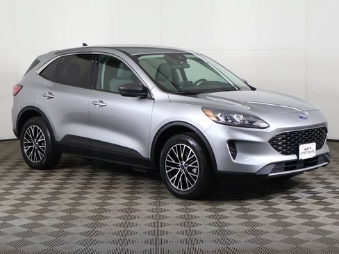 Used 2022 Ford Escape SE FWD image 2