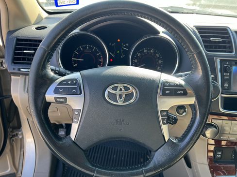 Used 2013 Toyota Highlander Limited image 9