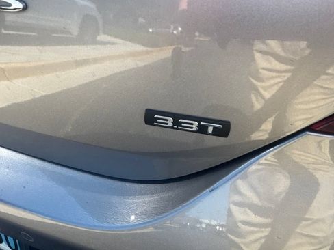 Used 2022 Genesis G70 3.3T RWD image 5