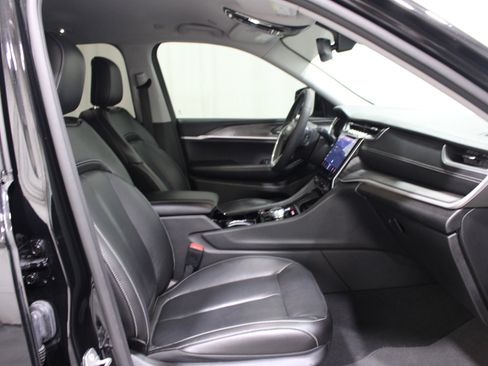 Used 2023 Jeep Grand Cherokee Limited w/ Black Appearance Package image 25