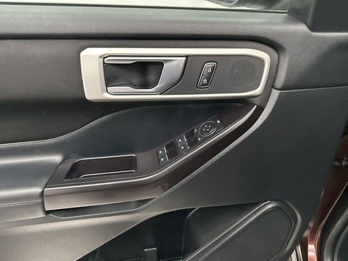 Used 2020 Ford Explorer XLT image 12