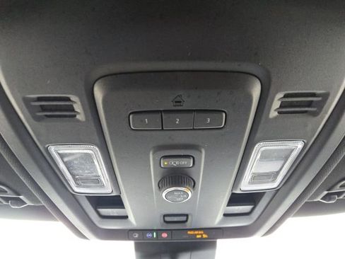 Used 2023 GMC Yukon SLT image 43