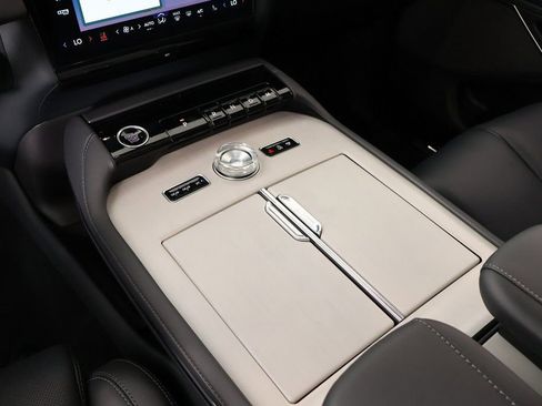 New 2025 Lincoln Navigator Reserve w/ Jet Appearance Package AWD/4WD image 8