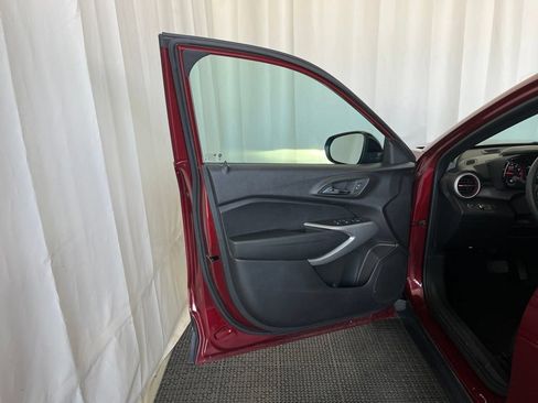 Used 2024 Chevrolet Trax RS FWD image 17
