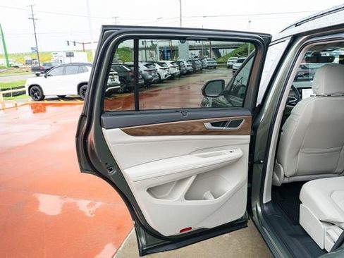 New 2026 Volkswagen Atlas SE FWD image 14
