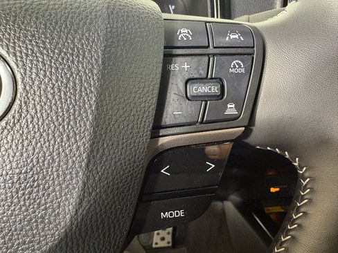 Used 2025 Toyota Camry SE image 28