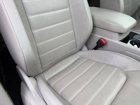 Used 2019 Volkswagen Atlas SEL Premium image 8