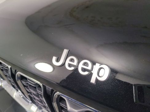 Used 2025 Jeep Grand Cherokee Limited w/ Luxury Tech Group II image 13