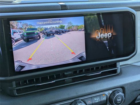 Used 2025 Jeep Wrangler Unlimited Sahara w/ Safety Group AWD/4WD image 23