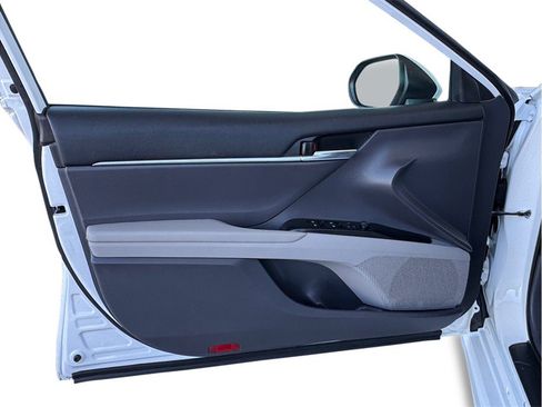 Used 2020 Toyota Camry SE w/ Carpet Mat Package FWD image 17