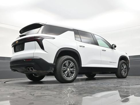 Used 2024 Chevrolet Traverse LS FWD image 24