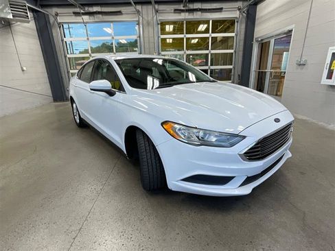 Used 2018 Ford Fusion SE FWD image 8