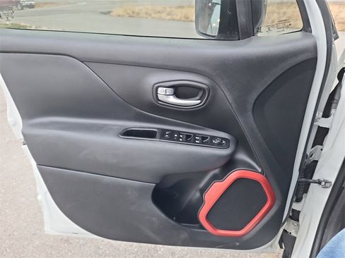 Used 2023 Jeep Renegade Trailhawk image 20