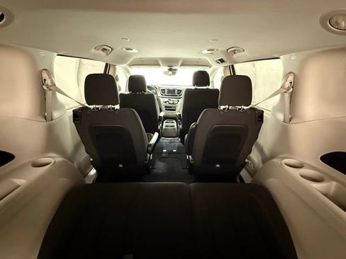 Used 2023 Chrysler Voyager LX FWD image 30