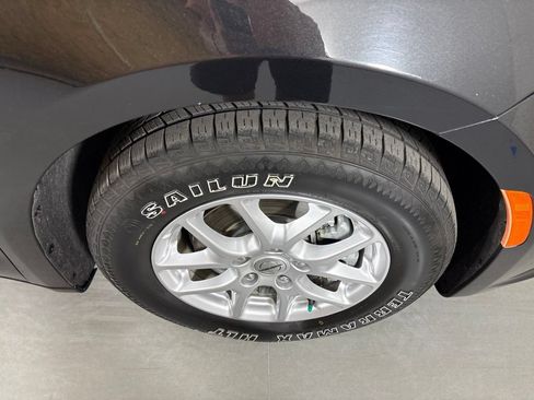 Used 2023 Chrysler Pacifica Touring-L FWD image 11
