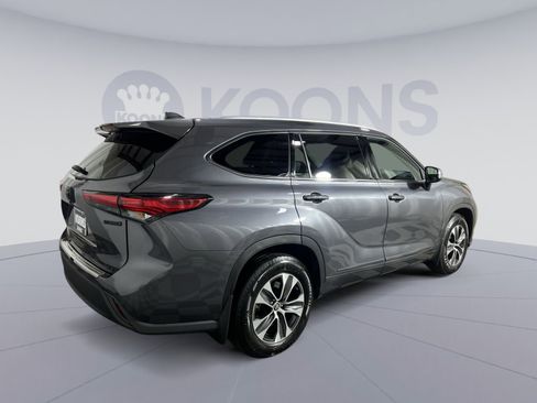 Used 2022 Toyota Highlander XLE w/ Protection Package #3 (TMS) AWD/4WD image 16