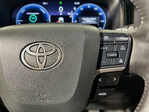 Used 2025 Toyota Camry XLE FWD image 20