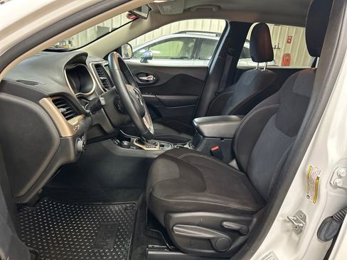 Used 2016 Jeep Cherokee Latitude w/ Cold Weather Group image 13