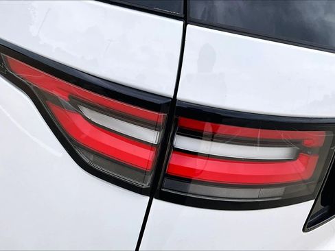 Used 2019 Land Rover Discovery HSE image 26