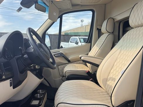 Used 2018 Mercedes-Benz Sprinter 3500 image 6