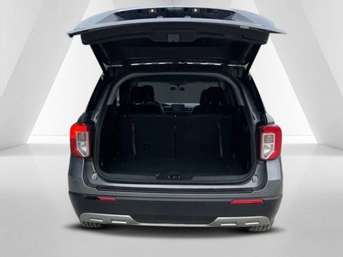 Used 2021 Ford Explorer XLT w/ Equipment Group 202A image 7