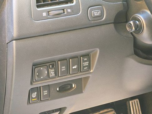 Used 2011 INFINITI FX50 AWD w/ Sport Pkg image 11