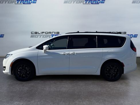 Used 2020 Chrysler Pacifica Touring-L AWD/4WD image 8