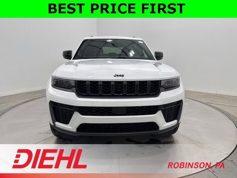 New 2026 Jeep Grand Cherokee Altitude image 2