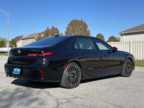 Used 2025 BMW 740i xDrive w/ Executive Package image 9