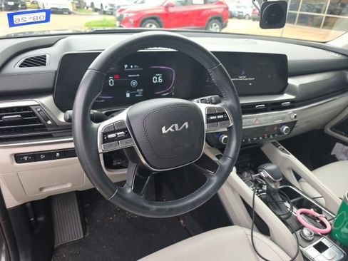 Used 2024 Kia Telluride S FWD image 7