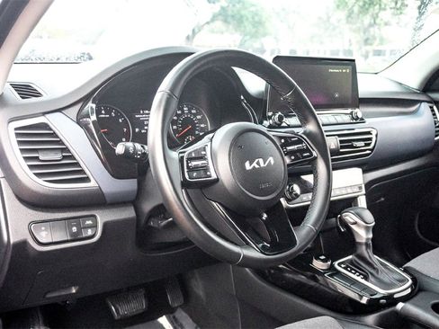 Used 2023 Kia Seltos S w/ Navigation Package image 15