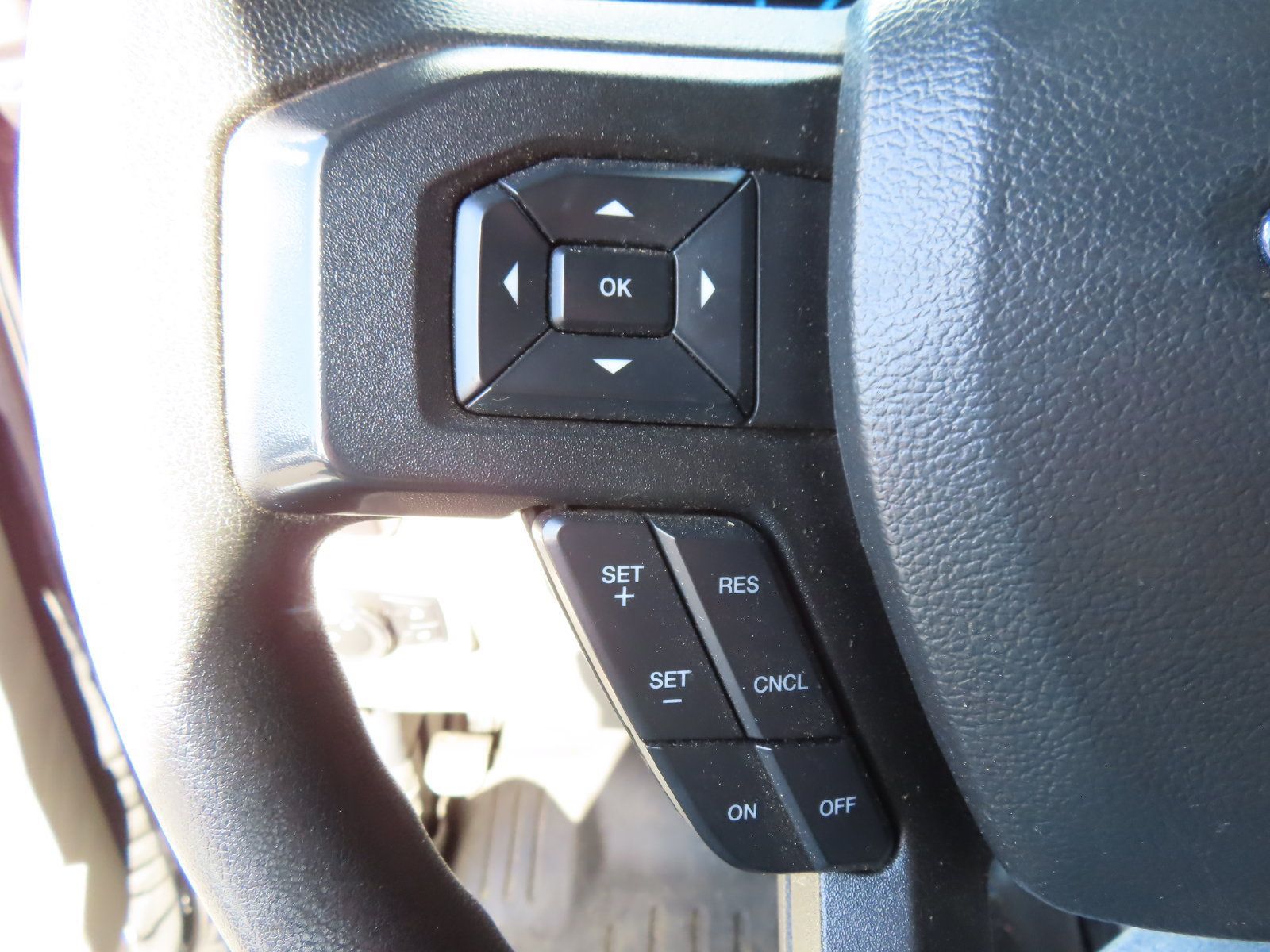 Used 2022 Ford F350 XLT w/ Black Appearance Package AWD/4WD image 19