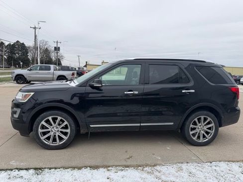 Used 2017 Ford Explorer Limited image 3
