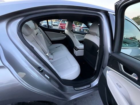 Used 2025 Genesis G70 2.5T image 35