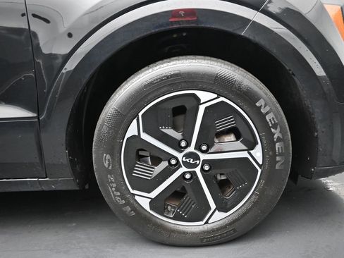 Used 2023 Kia Niro SX image 10