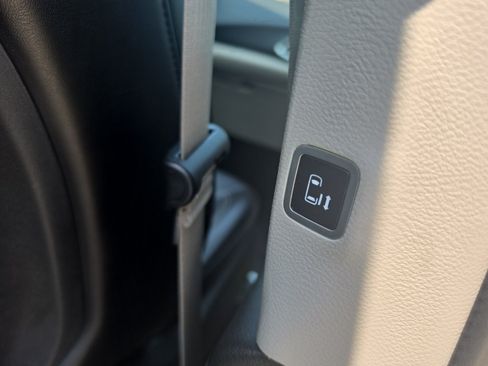 Used 2023 Chrysler Pacifica Touring-L FWD image 13